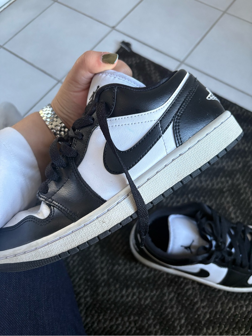 Nike Jordan Woman Black/White Low-Top Sneaker - Picture 4 of 4